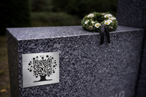 QR-Code für Grabsteine - Motiv Baum ERÖFFNUNGSANGEBOT